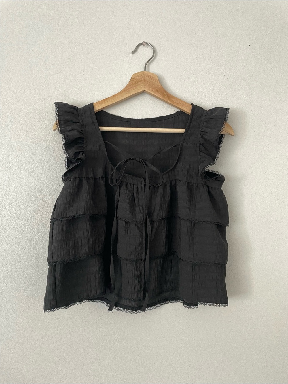 SHEIN Black Ruffled Tie-Front Tiered Blouse